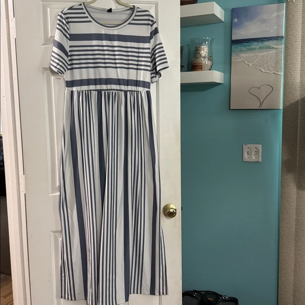 SHEIN Curve 1XL Striped Maxi Dress. - Picture 1 of 4